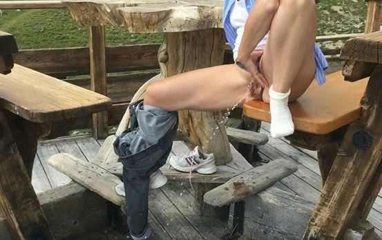 20260205-Public Piss auf der Sonnenterasse in Bergen